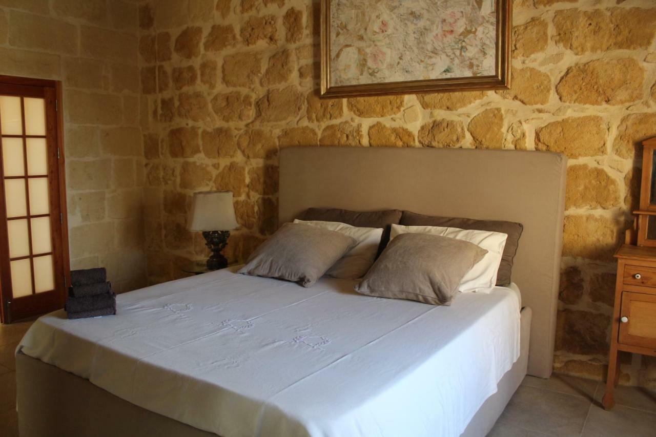 Tonella * Mellieħa